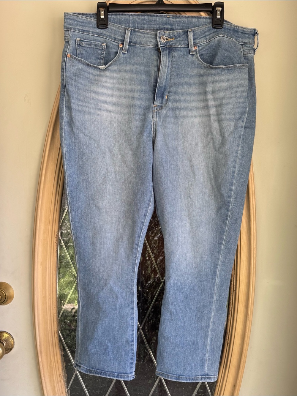 Levi's Signature Light Wash Cuffed Capri Jeans
